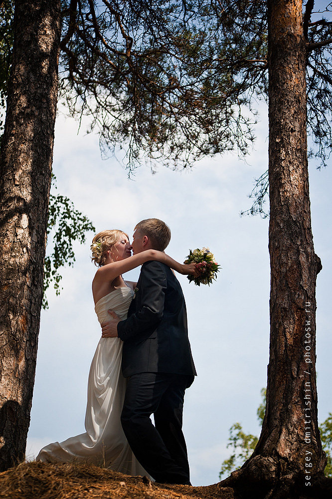 Свадебная фотосессия. Невеста и жених в парке Гагарина